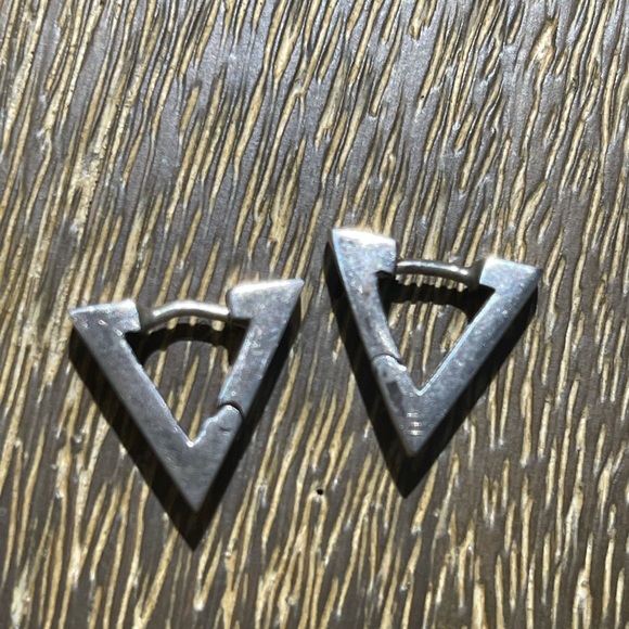 Small 925 Sterling Silver Triangular Earrings - Picture 2 of 4